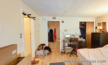 1071 Beacon St in Brookline, MA - Building Photo - Building Photo