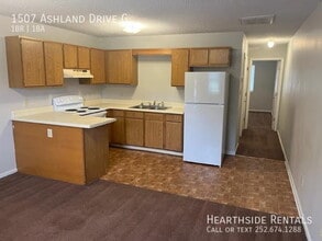 1507 Ashland Dr in Greenville, NC - Foto de edificio - Building Photo