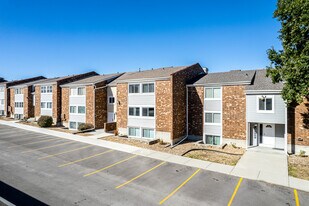 Gramercy Place Condos in Overland Park, KS - Building Photo
