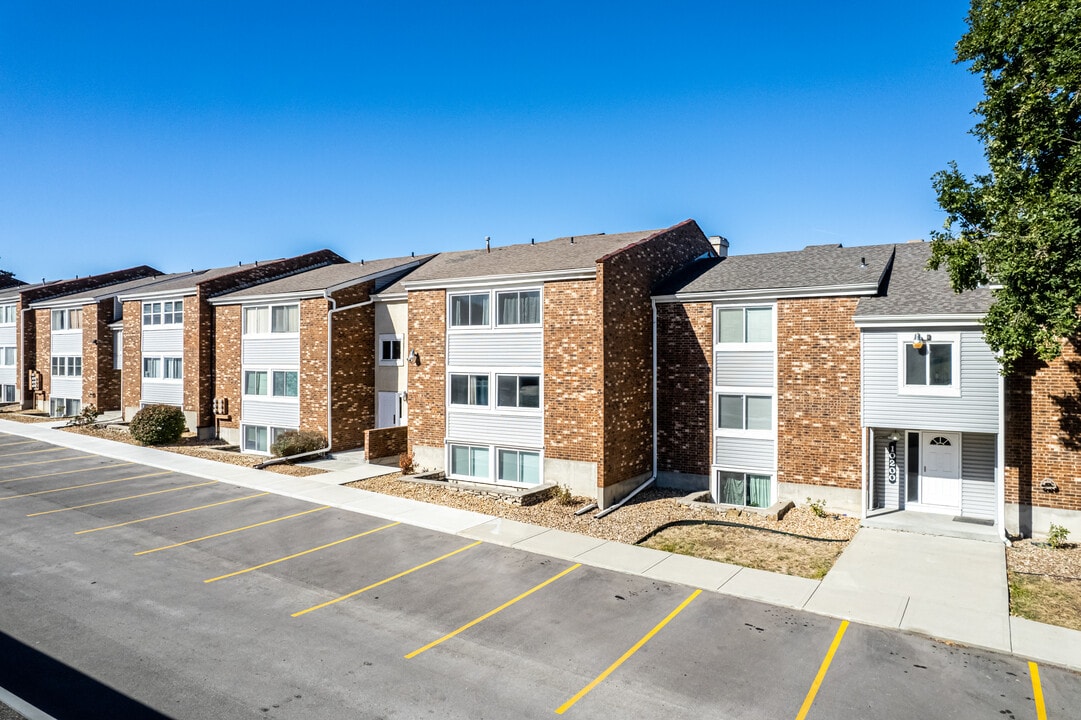 Gramercy Place Condos in Overland Park, KS - Building Photo