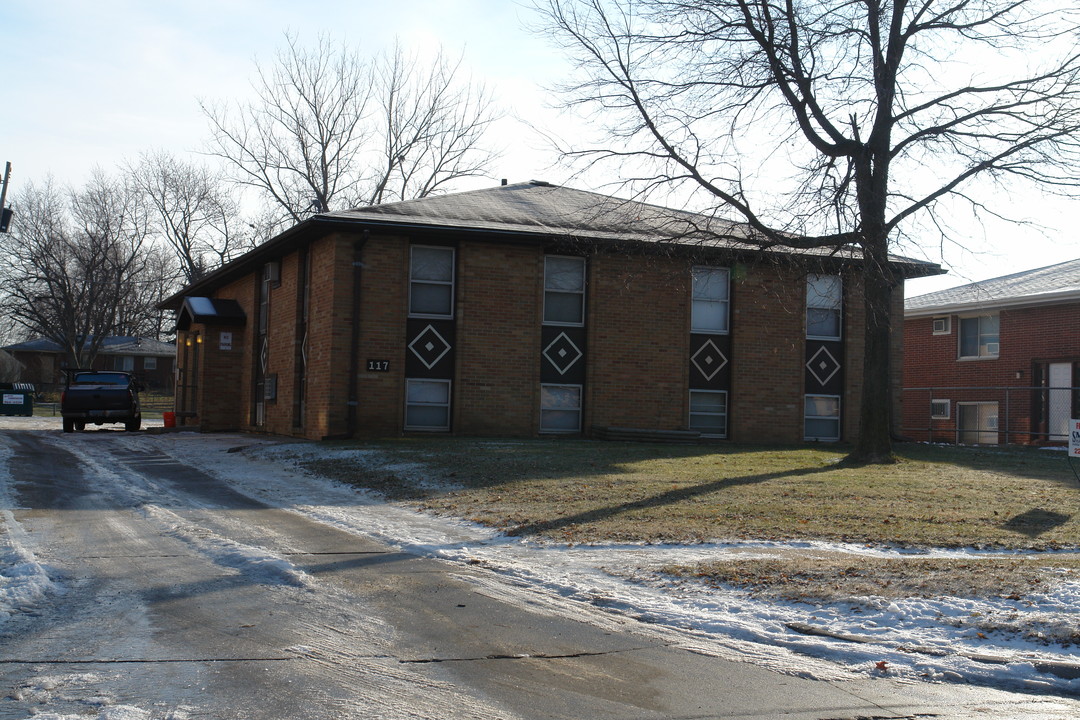 117 NW College Ave in Ankeny, IA - Building Photo