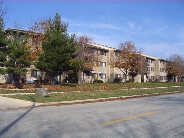 Jefferson Parkview Condominiums in Naperville, IL - Building Photo - Building Photo