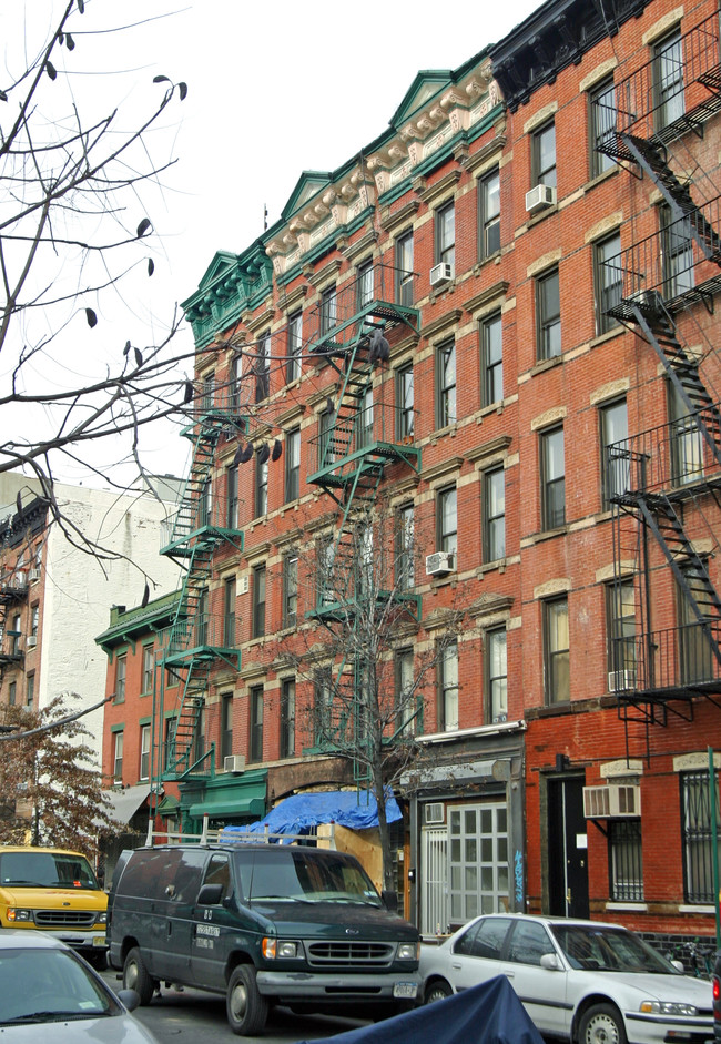 543-545 E 12th St in New York, NY - Foto de edificio - Building Photo