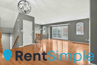 25201 Dunvegan Square in Chantilly, VA - Building Photo - Building Photo