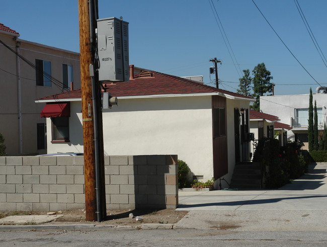 10229-10233 Hillhaven Ave in Tujunga, CA - Building Photo - Building Photo