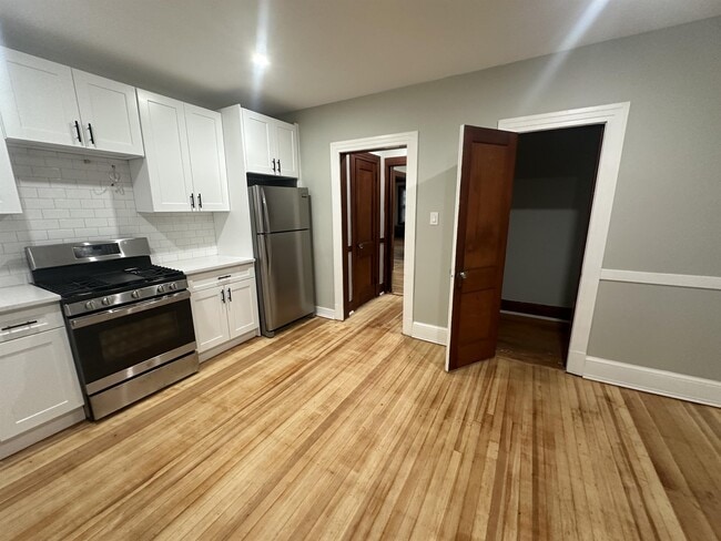 225 W Main St in New Britain, CT - Building Photo - Building Photo