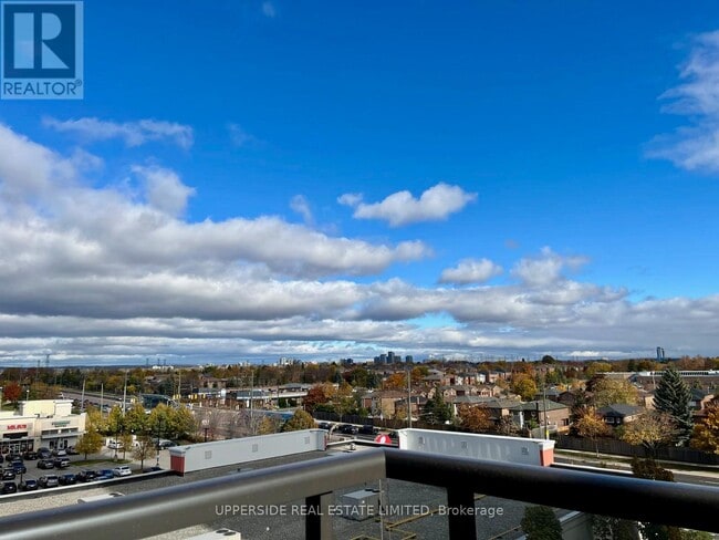 8 Beverley Glen Blvd in Vaughan, ON - Building Photo - Building Photo