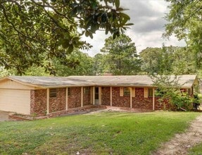 202 Little John Trail in Hot Springs, AR - Foto de edificio - Building Photo