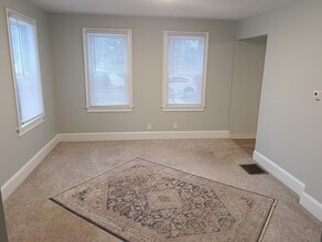 83 E Main St, Unit 1 in Branford, CT - Building Photo - Building Photo