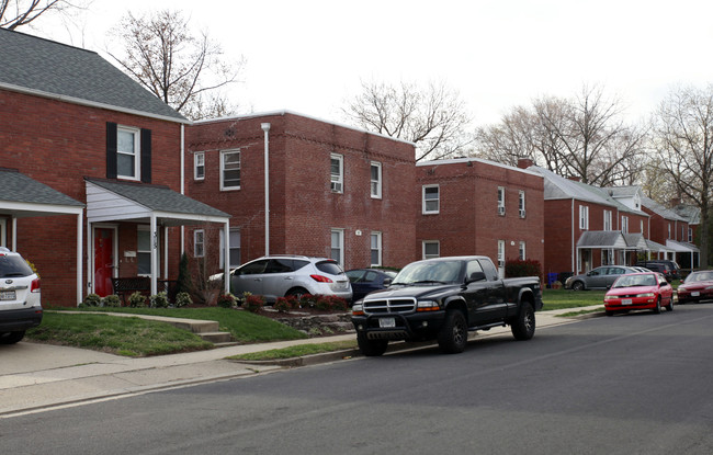 Wayne Street Apartments in Arlington, VA - Building Photo - Building Photo