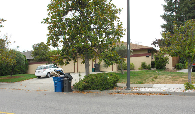 183-185 Wedgewood Ave in Los Gatos, CA - Building Photo - Building Photo