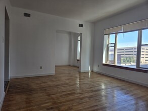 610 W Wisconsin Ave, Unit 24 in Milwaukee, WI - Building Photo - Building Photo