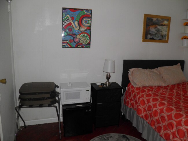 13 Bleecker St-Unit -2R Room 2 in Brooklyn, NY - Building Photo - Building Photo