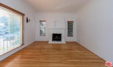 1117 Longwood Pl in Los Angeles, CA - Building Photo - Building Photo