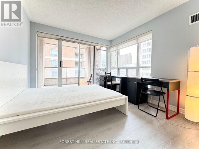 909-60909 Bay St.
