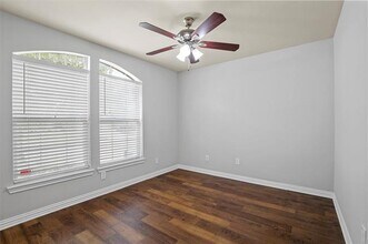 5917 Meadowglen Dr in Argyle, TX - Building Photo - Building Photo