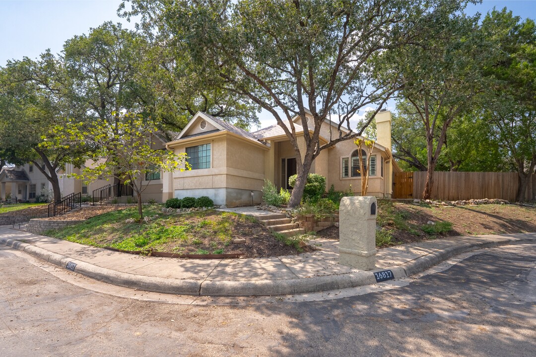 16817 Brookwood in San Antonio, TX - Building Photo