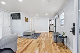 26 Pearl St in Newport, RI - Building Photo - Building Photo