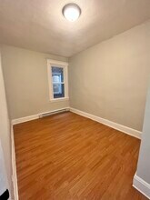 136 W 54th St, Unit 2 in Bayonne, NJ - Building Photo - Building Photo