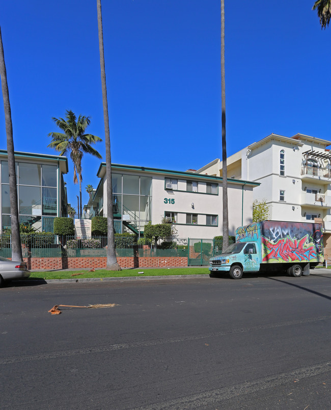 315 S Mariposa Ave in Los Angeles, CA - Building Photo - Building Photo