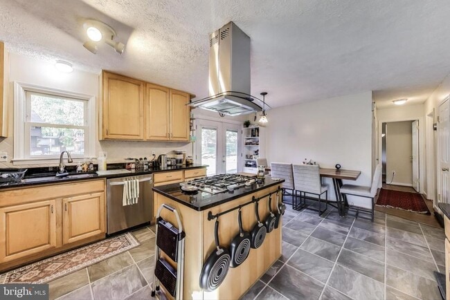 7726 Seven Locks Rd in Bethesda, MD - Building Photo - Building Photo