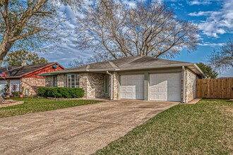 13719 Drakewood Dr in Sugar Land, TX - Building Photo - Building Photo