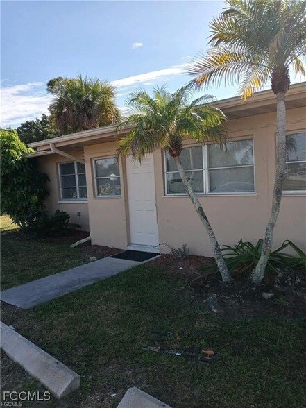 334 Palmetto Dr, Unit 1 in Cape Coral, FL - Foto de edificio