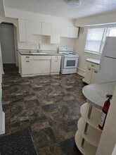 834 Lane Blvd, Unit 834 Lane Blvd. #2 in Kalamazoo, MI - Foto de edificio - Building Photo