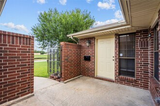 1421 16th Ave N in Texas City, TX - Building Photo - Building Photo