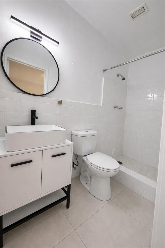 1942-1946 Funston St in Hollywood, FL - Building Photo - Building Photo