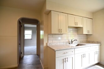 5070 Anderson Pl, Unit 4 in Cincinnati, OH - Building Photo - Building Photo