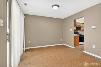 70 Hampshire Dr in Plainsboro, NJ - Building Photo - Building Photo