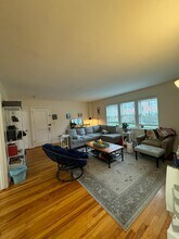 33 Hammond Pond Pky, Unit 2 in Chestnut Hill, MA - Building Photo - Building Photo