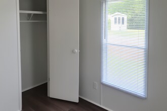 1040 N Davis Dr, Unit Unit 22 in Warner Robins, GA - Foto de edificio - Building Photo