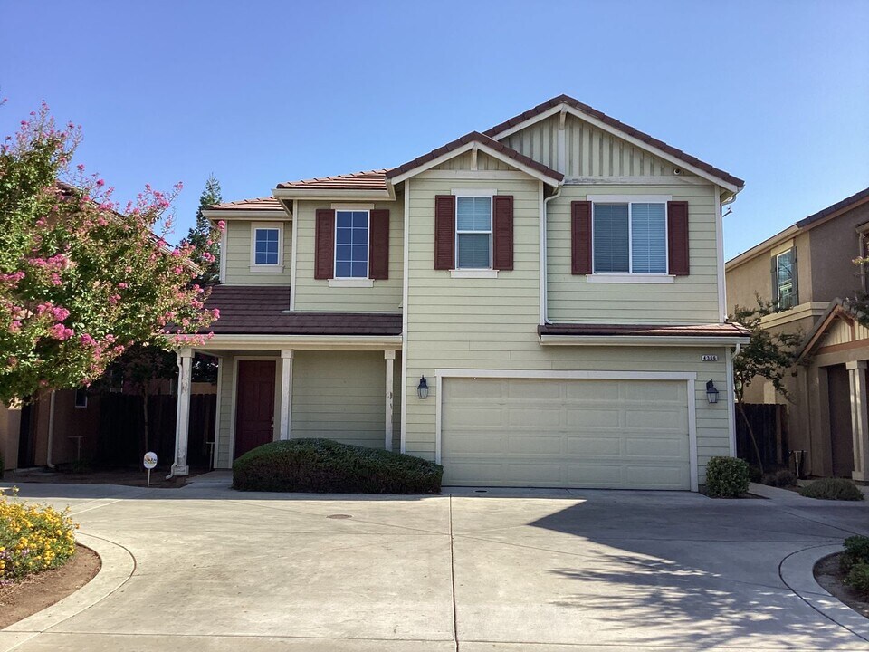 4366 W Artemisa Dr in Fresno, CA - Building Photo