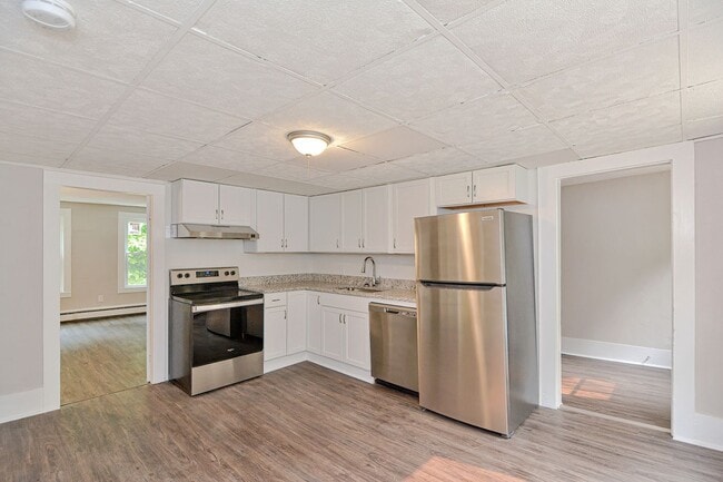 97 Groton St, Unit Unit 2 in Pepperell, MA - Foto de edificio - Building Photo