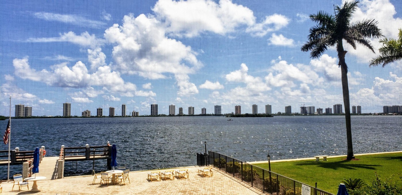 100 Paradise Harbour Blvd-Unit -201 in North Palm Beach, FL - Building Photo
