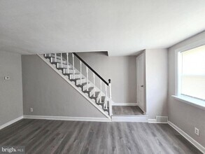 5860 Oxford Ave in Philadelphia, PA - Building Photo - Building Photo