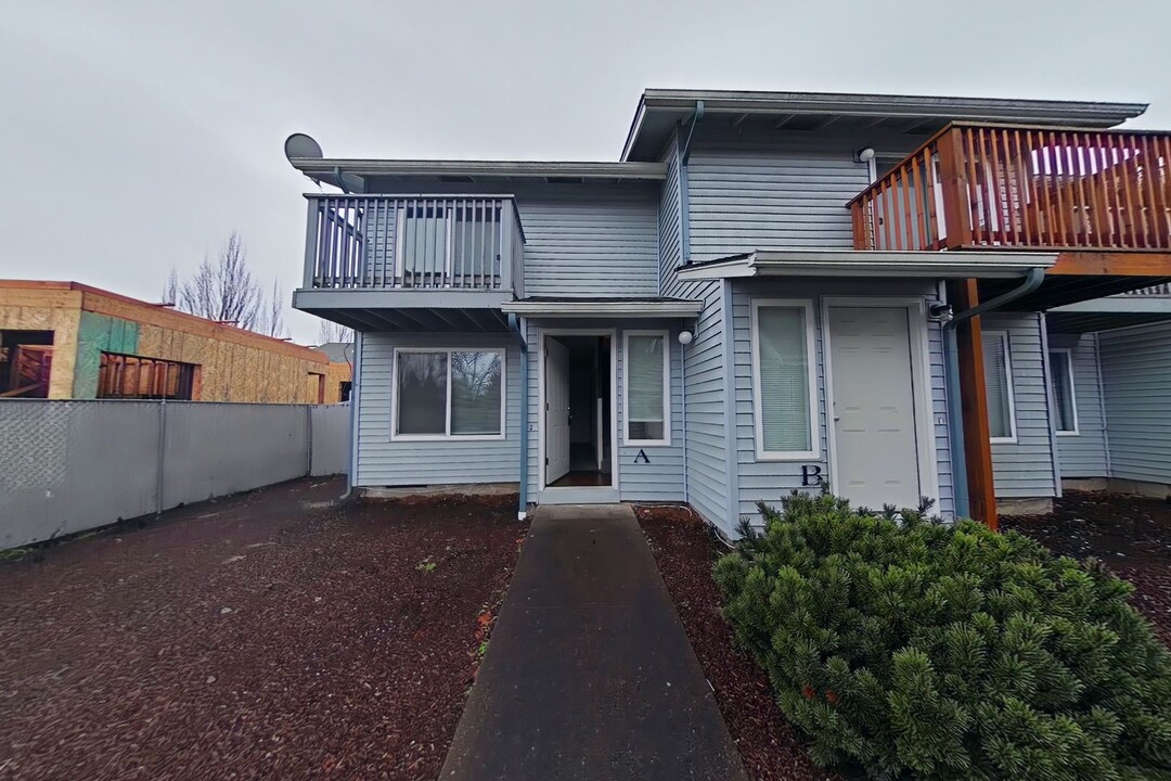 2495 SW Pickford St in Corvallis, OR - Building Photo