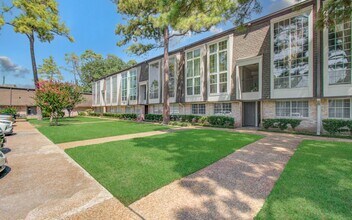 12633 Memorial Dr in Houston, TX - Building Photo - Building Photo