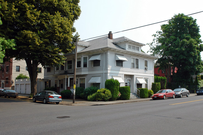 2903-2905 SE Belmont St in Portland, OR - Building Photo - Building Photo