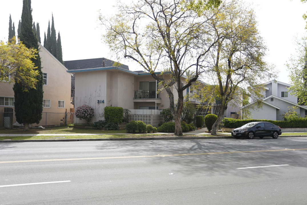 314 N Chevy Chase Dr in Glendale, CA - Building Photo