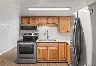 647 W 2nd St, Unit Apartment in Loveland, CO - Foto de edificio - Building Photo