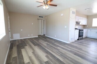 426 W Moyer Ave-Unit -426 W Moyer Ave #C in Ridgecrest, CA - Building Photo - Building Photo