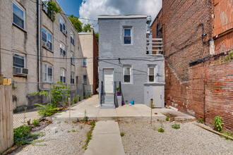 5402 Walnut St in Philadelphia, PA - Building Photo - Building Photo