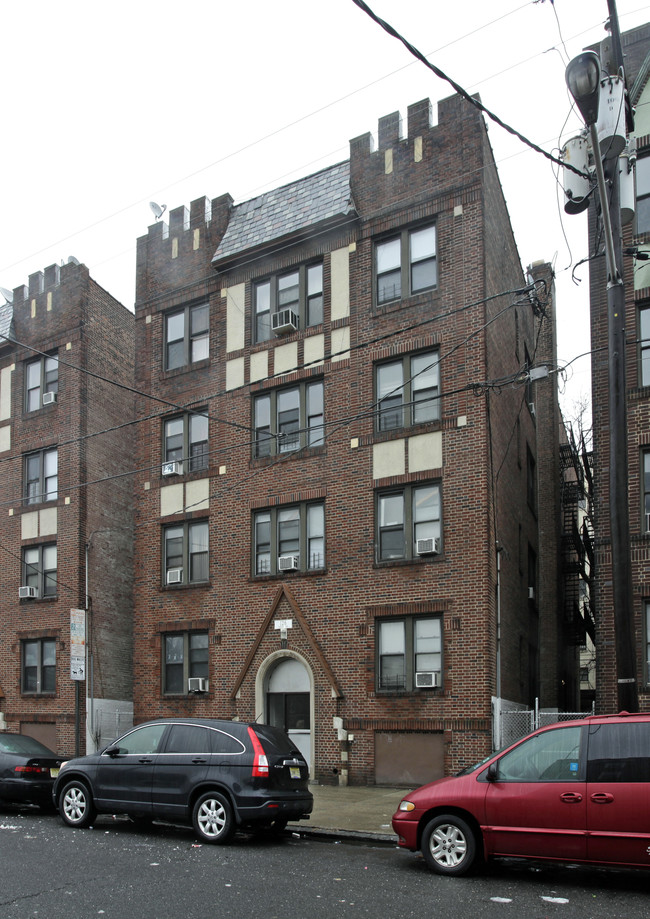 126 Corbin Ave in Jersey City, NJ - Building Photo - Building Photo