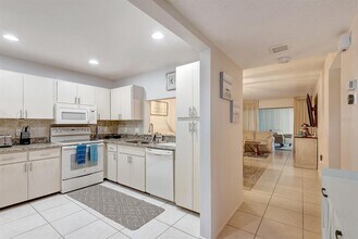 131 Wild Palm Dr in Bradenton, FL - Building Photo - Building Photo