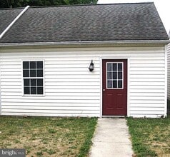 134 S Earl St in Shippensburg, PA - Foto de edificio - Building Photo
