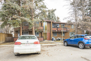 2119 36 Av SW in Calgary, AB - Building Photo