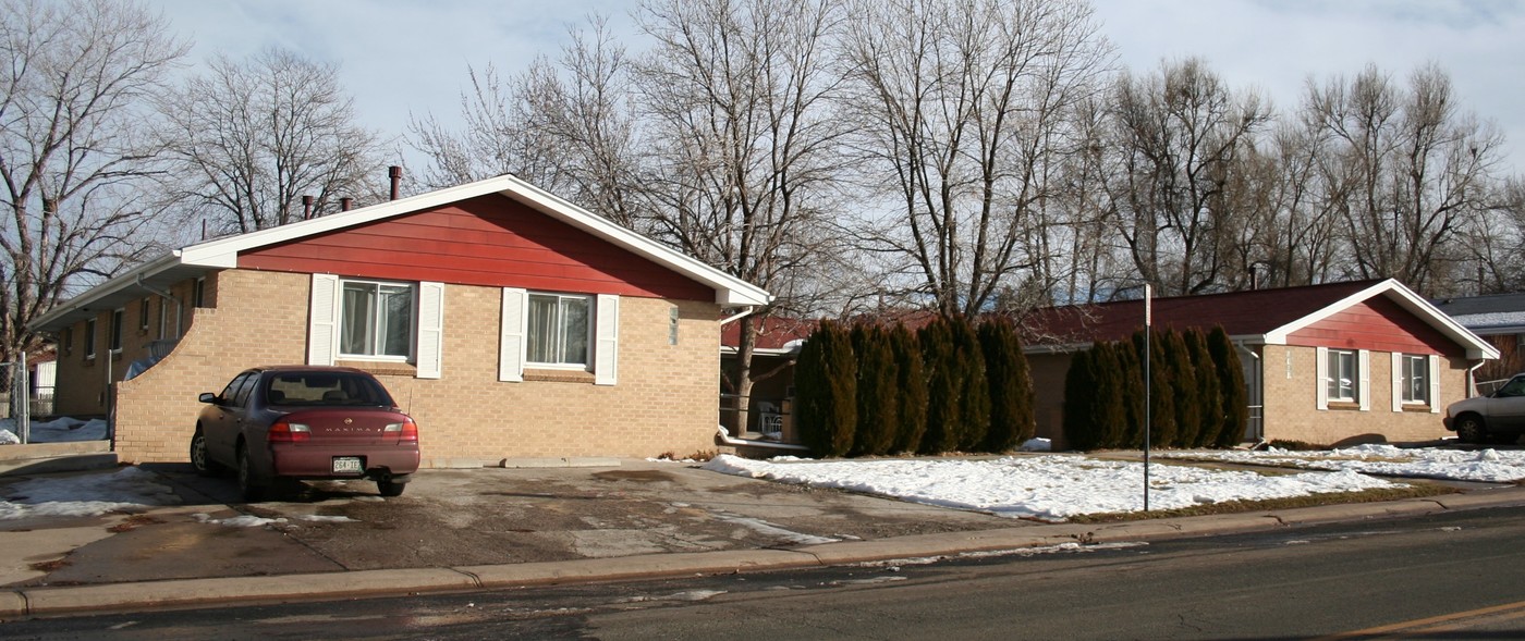 Huron Garden apartments in Littleton, CO - Building Photo